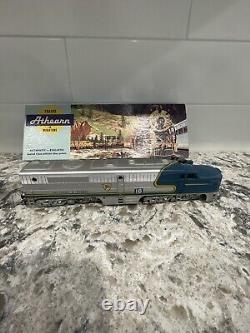 Athearn HO Scale Delaware and Hudson Powered Locomotive Model Train Set 3 Pieces