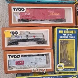 Huge Lot Tyco Athearn HO Scale Model Train Locomotive Cars Tracks Accesories