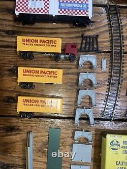Vintage Tyco Ho Scale Electric Train Lot and Accesories Over 30 Pieces