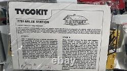 En français, cela se traduirait par : Ensemble de train électrique modèle HO Scale complet de 1989 TYCO vintage Railroad Empire II.