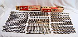 En français, cela se traduit par : Lot de voies pour trains miniatures à l'échelle HO, livrets Atlas, lot de 108 articles vintage Lionel X1584