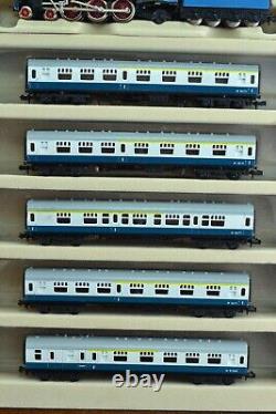 Ensemble de train de voitures de voyageurs avec locomotive Nigel Gresley de Minitrix Model Power à l'échelle N
