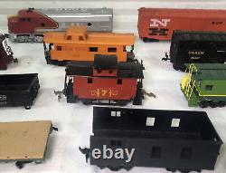 Ensemble de trains miniatures à l'échelle HO pour modélisme ferroviaire. Lot de 15 pièces. Lot n°8.
