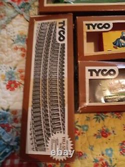 Lot de trains miniatures Tyco Brown Box à l'échelle HO