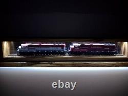 Vitrine d'exposition de trains miniatures en bois de zèbre à l'échelle HO avec lumière.